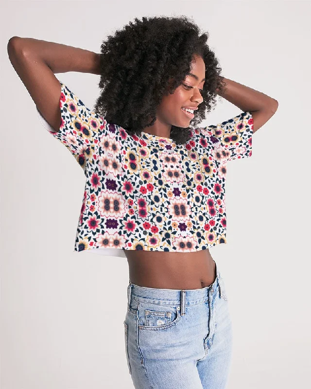 Abstract flower pattern Women's All-Over Print Lounge Cropped Tee