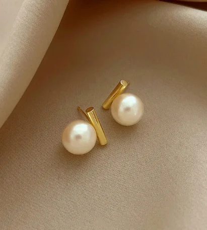 Fresh Accessories Earrings Pearl Bar Gold