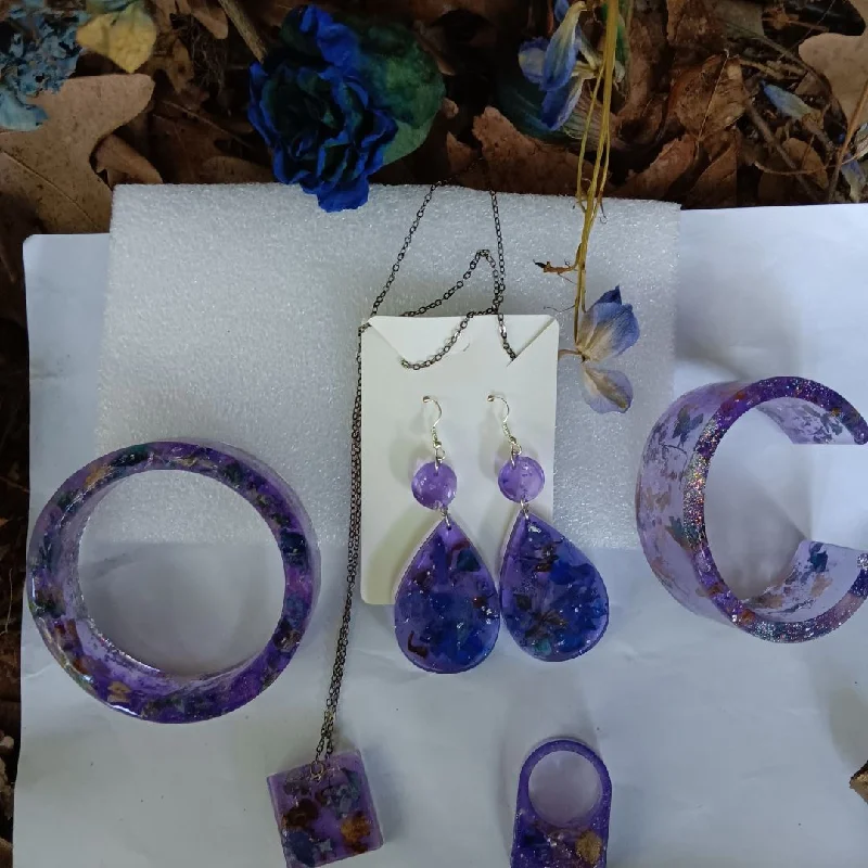 Handmade Jewelry in set. inspired by enchanting the beauty of the natural word for mystical vivid touch to your jewelry collections. New collection Bohemian nature made by JV art beauty made. with natural flowers